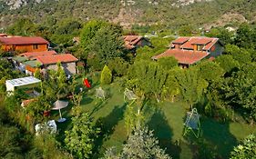 Flora Pansiyon Çıralı